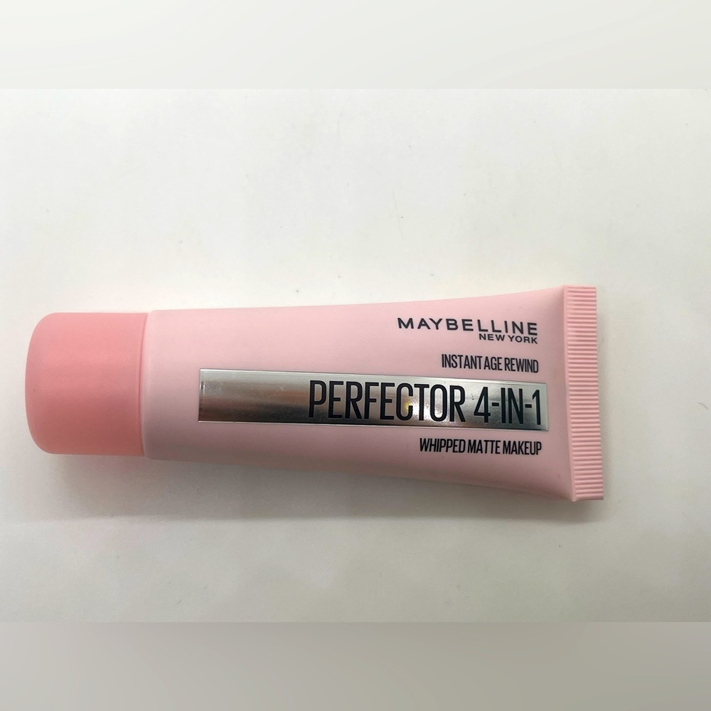 Maybelline Instant Age Rewind Perfector 4-n-1 Whipped Matte Makeup 00 Fair Light